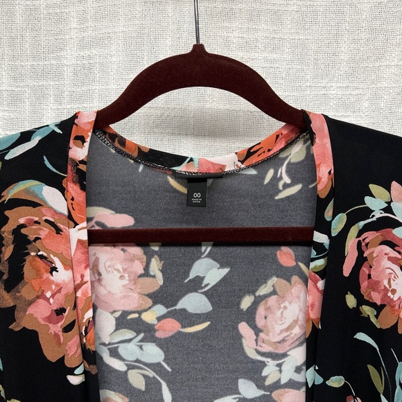 Torrid Black Floral Cardigan - Plus Size 00 - Picture 7 of 11